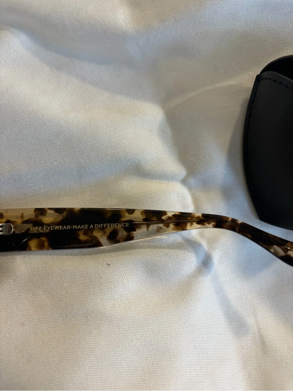 DIFF Eyewear Indy Rectangle Sunglasses Espresso Tortoise Shell Brown Retro Case